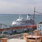 Apolonia 8 - Lisbonbreaks *